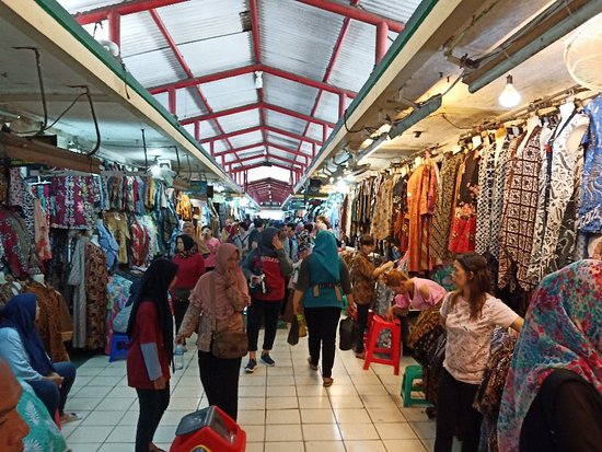 https://mdw-travel-data-us-east-1.s3.amazonaws.com/img/country/Indonesia/Beringharjo-Market/img_01.jpg
