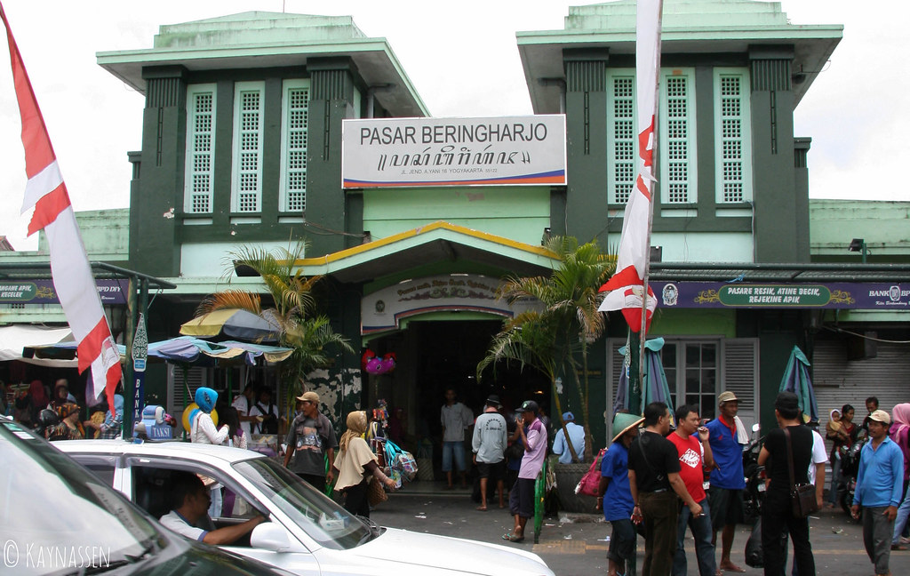 https://mdw-travel-data-us-east-1.s3.amazonaws.com/img/country/Indonesia/Beringharjo-Market/img_02.jpg