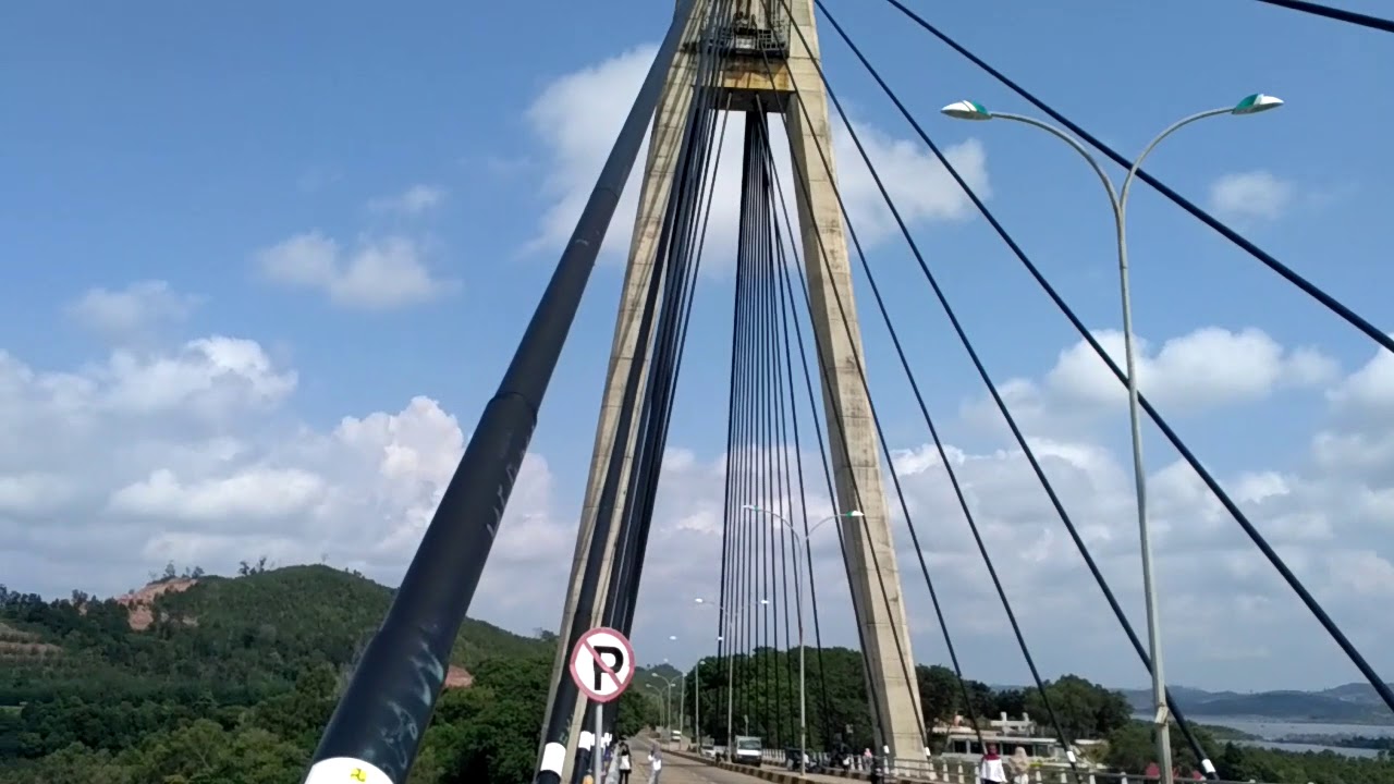 https://mdw-travel-data-us-east-1.s3.amazonaws.com/img/country/Indonesia/Berok-Bridge/img_03.jpg