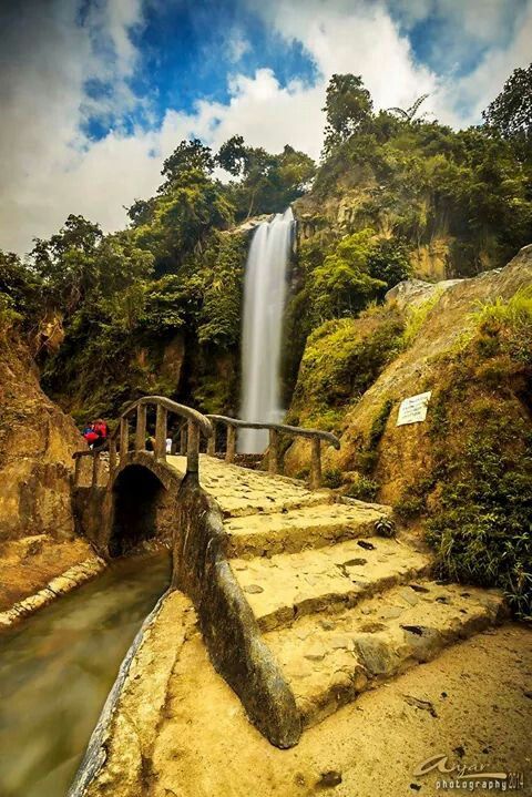 https://mdw-travel-data-us-east-1.s3.amazonaws.com/img/country/Indonesia/Bidadari-Waterfall/img_01.jpg