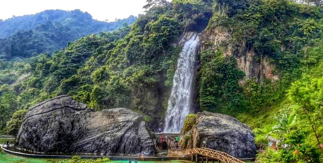 https://mdw-travel-data-us-east-1.s3.amazonaws.com/img/country/Indonesia/Bidadari-Waterfall/img_02.jpg