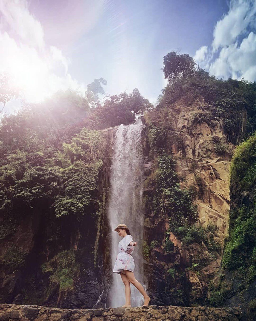 https://mdw-travel-data-us-east-1.s3.amazonaws.com/img/country/Indonesia/Bidadari-Waterfall/img_03.jpg
