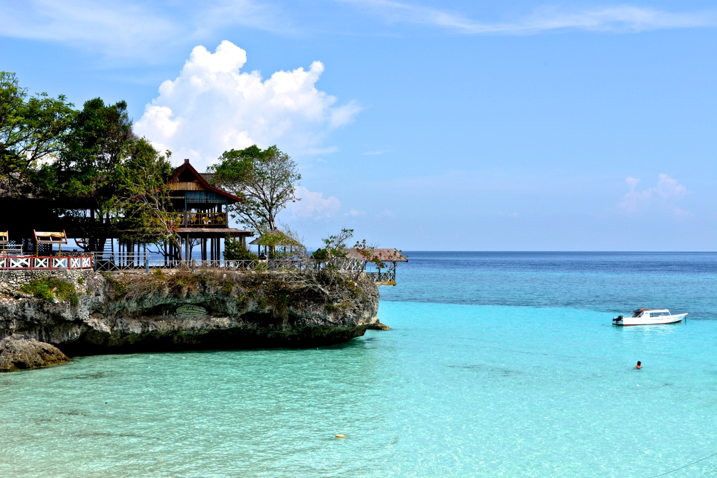 https://mdw-travel-data-us-east-1.s3.amazonaws.com/img/country/Indonesia/Bira-Beach/img_01.jpg