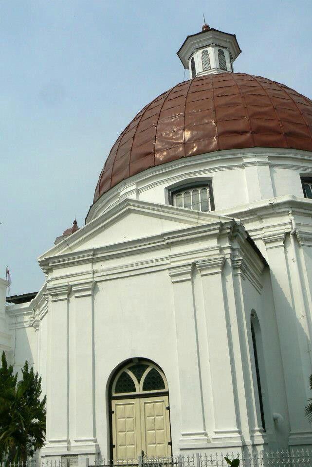 https://mdw-travel-data-us-east-1.s3.amazonaws.com/img/country/Indonesia/Blenduk-Church/img_01.jpg