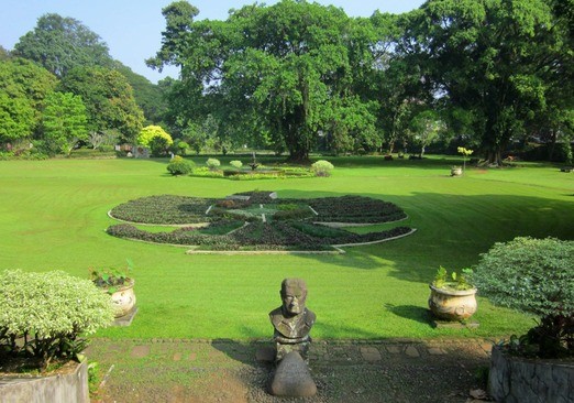 https://mdw-travel-data-us-east-1.s3.amazonaws.com/img/country/Indonesia/Bogor-Botanical-Gardens/img_01.jpg