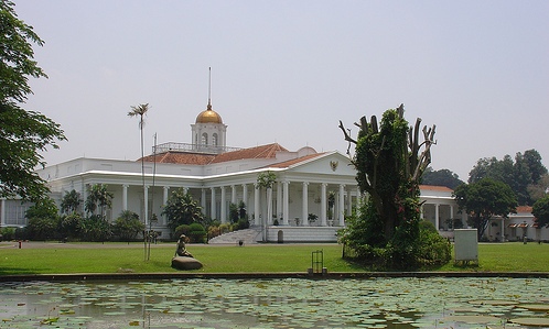 https://mdw-travel-data-us-east-1.s3.amazonaws.com/img/country/Indonesia/Bogor-Palace/img_03.jpg