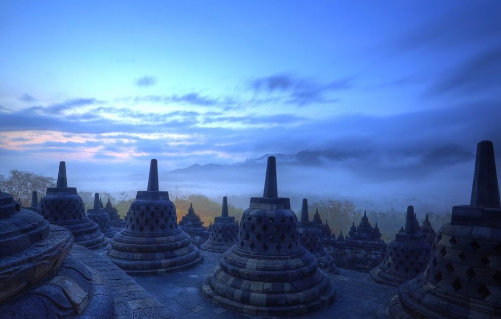 https://mdw-travel-data-us-east-1.s3.amazonaws.com/img/country/Indonesia/Borobudur-Temple/img_02.jpg
