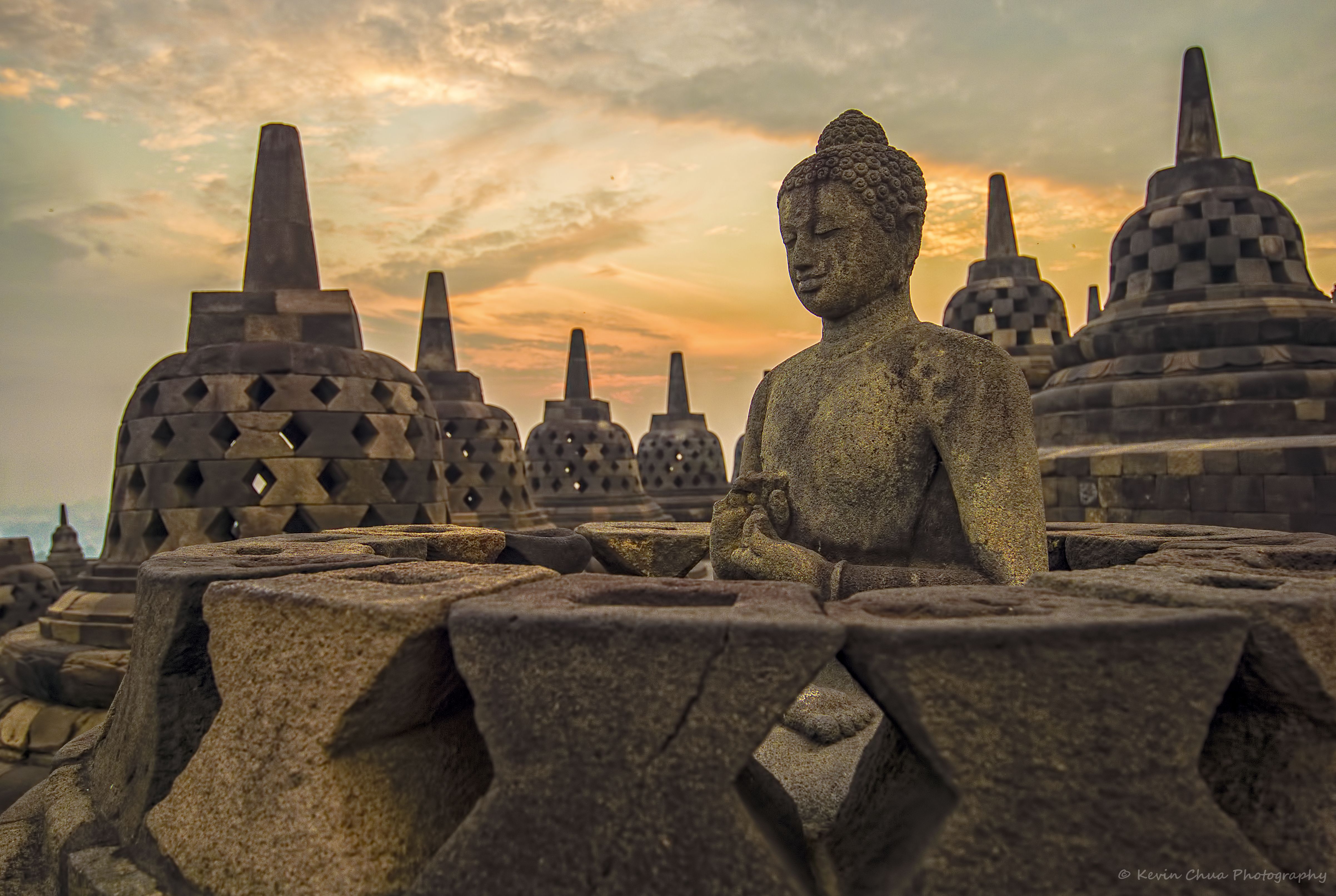 https://mdw-travel-data-us-east-1.s3.amazonaws.com/img/country/Indonesia/Borobudur-Temple/img_04.jpg