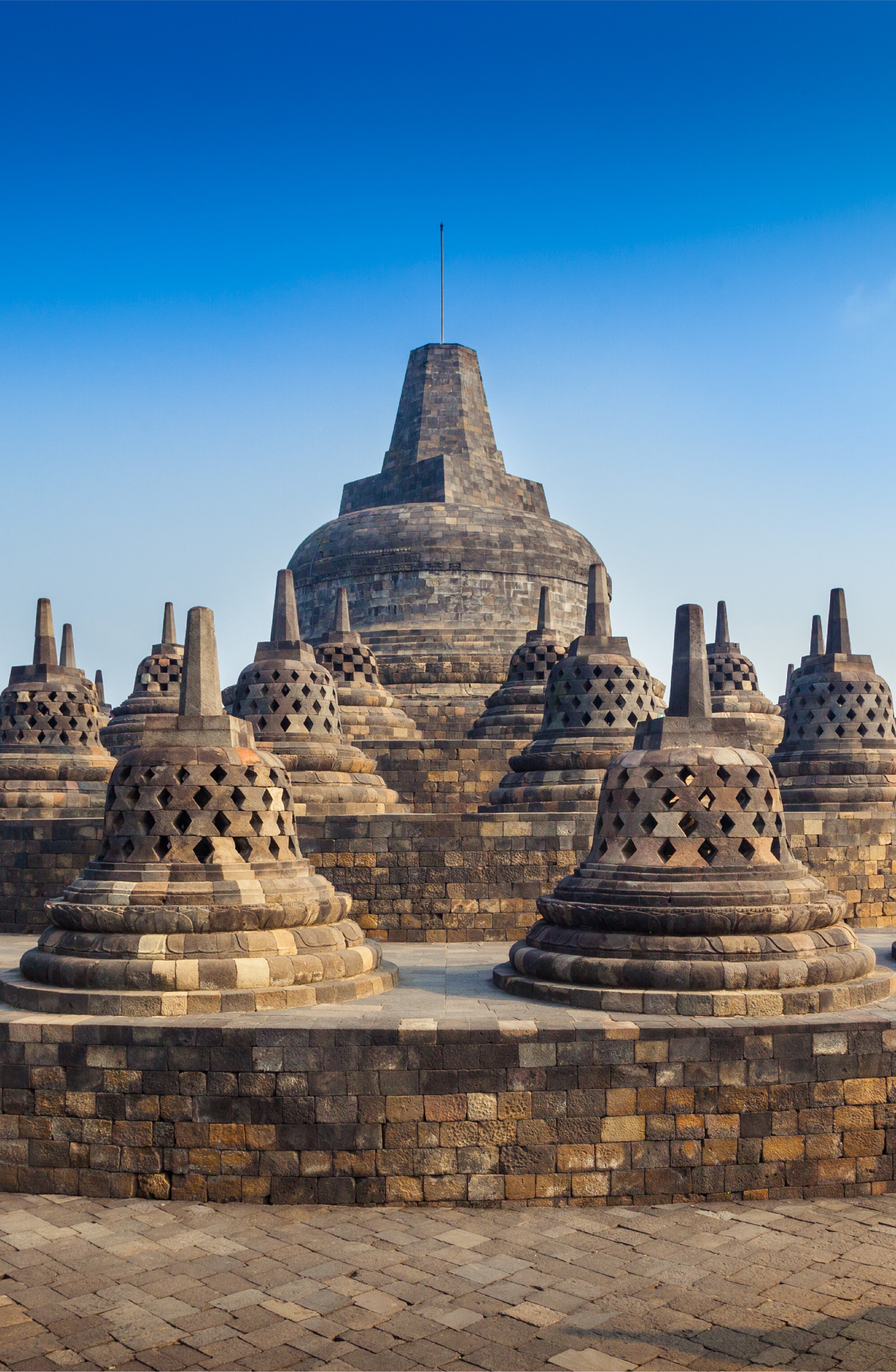 https://mdw-travel-data-us-east-1.s3.amazonaws.com/img/country/Indonesia/Borobudur-Temple/img_05.jpg
