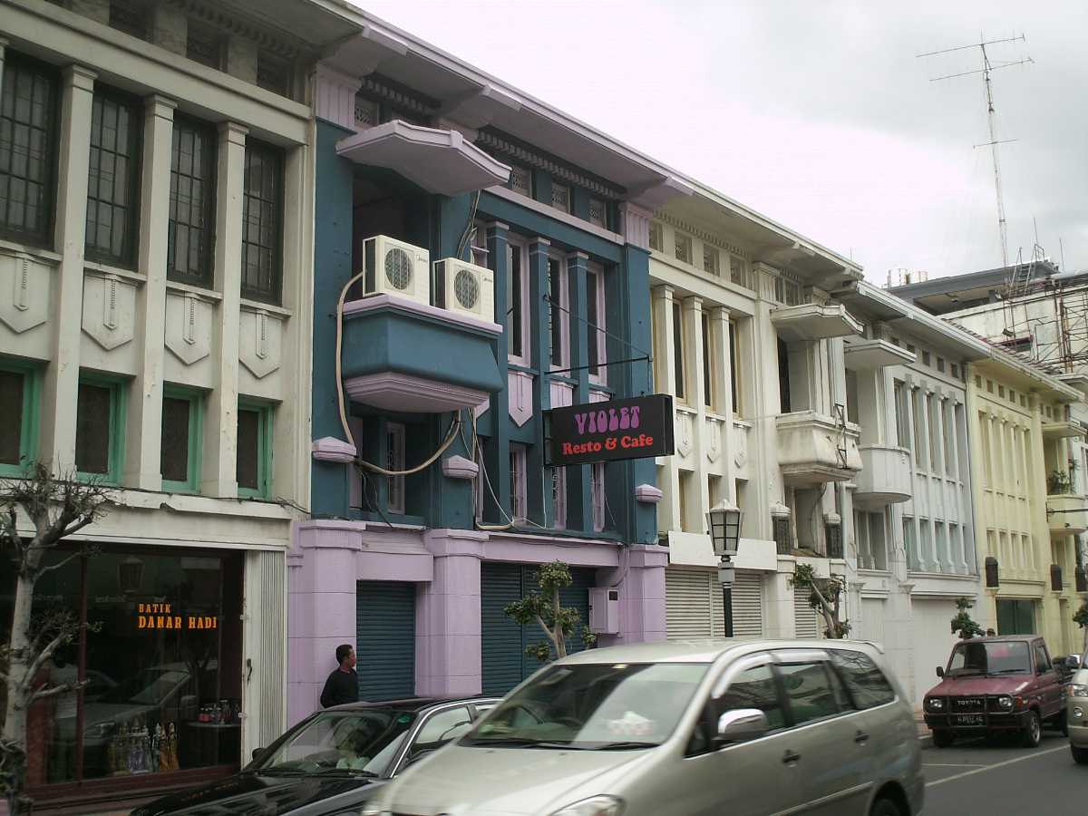 https://mdw-travel-data-us-east-1.s3.amazonaws.com/img/country/Indonesia/Braga-Street/img_01.jpg