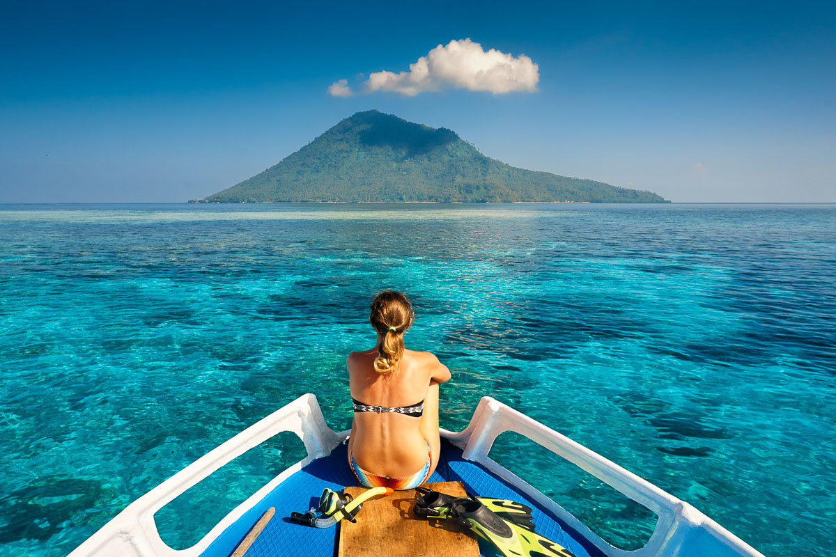 https://mdw-travel-data-us-east-1.s3.amazonaws.com/img/country/Indonesia/Bunaken-National-Park/img_01.jpg