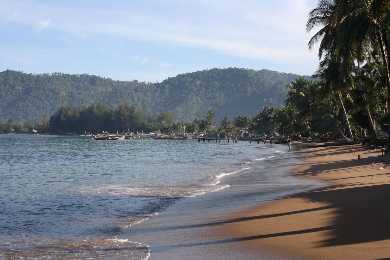 https://mdw-travel-data-us-east-1.s3.amazonaws.com/img/country/Indonesia/Bungus-Beach/img_03.jpg