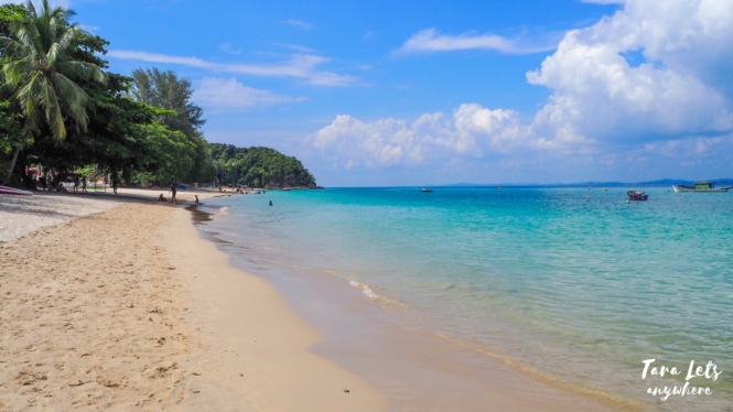 https://mdw-travel-data-us-east-1.s3.amazonaws.com/img/country/Indonesia/Capesas-Beach/img_03.jpg