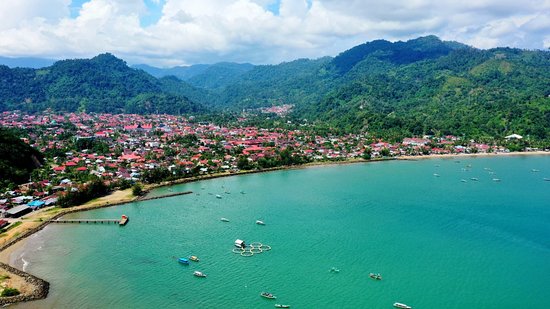 https://mdw-travel-data-us-east-1.s3.amazonaws.com/img/country/Indonesia/Carocok-Beach/img_01.jpg