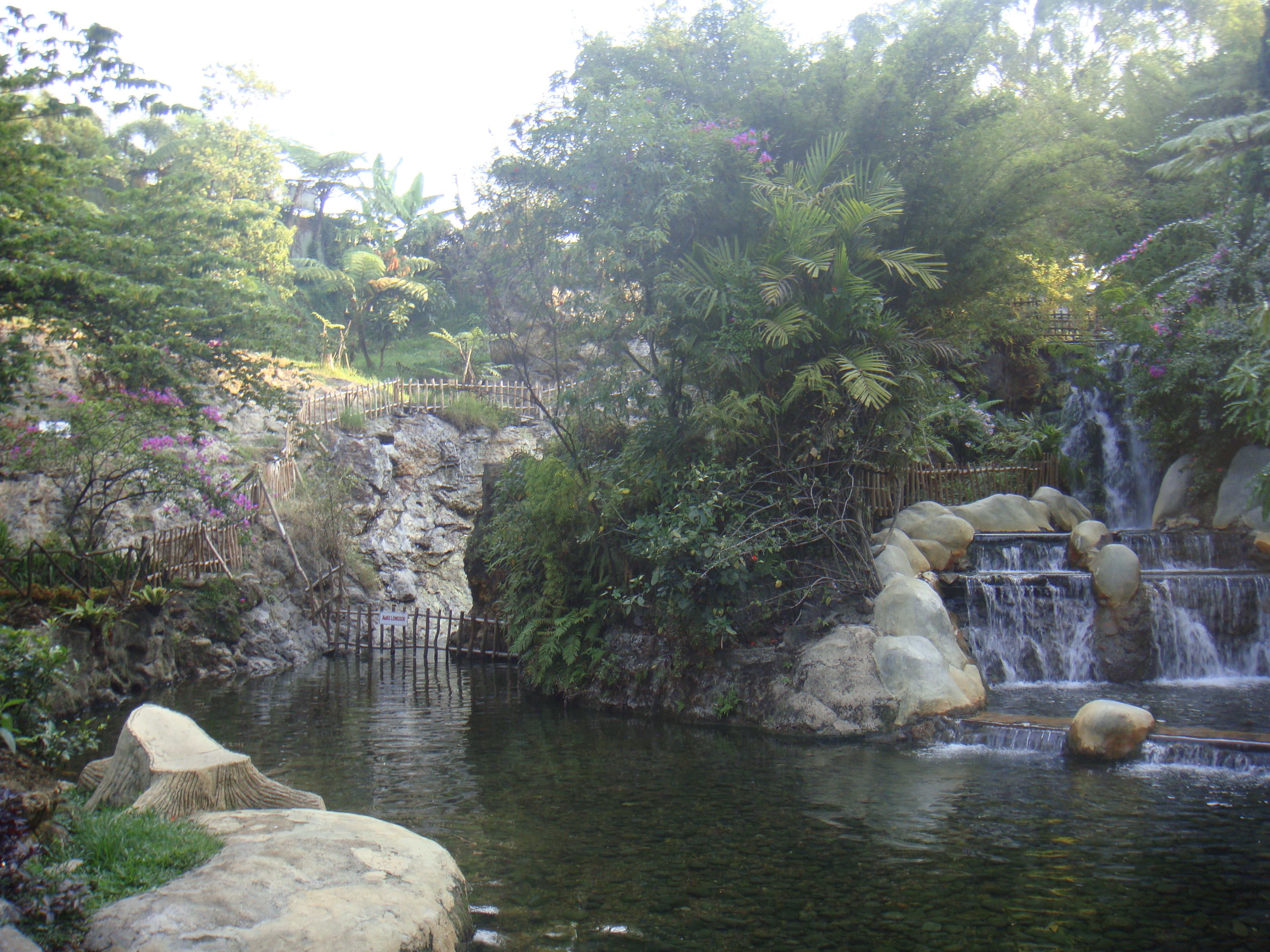 https://mdw-travel-data-us-east-1.s3.amazonaws.com/img/country/Indonesia/Ciater-Hot-Springs/img_02.jpg