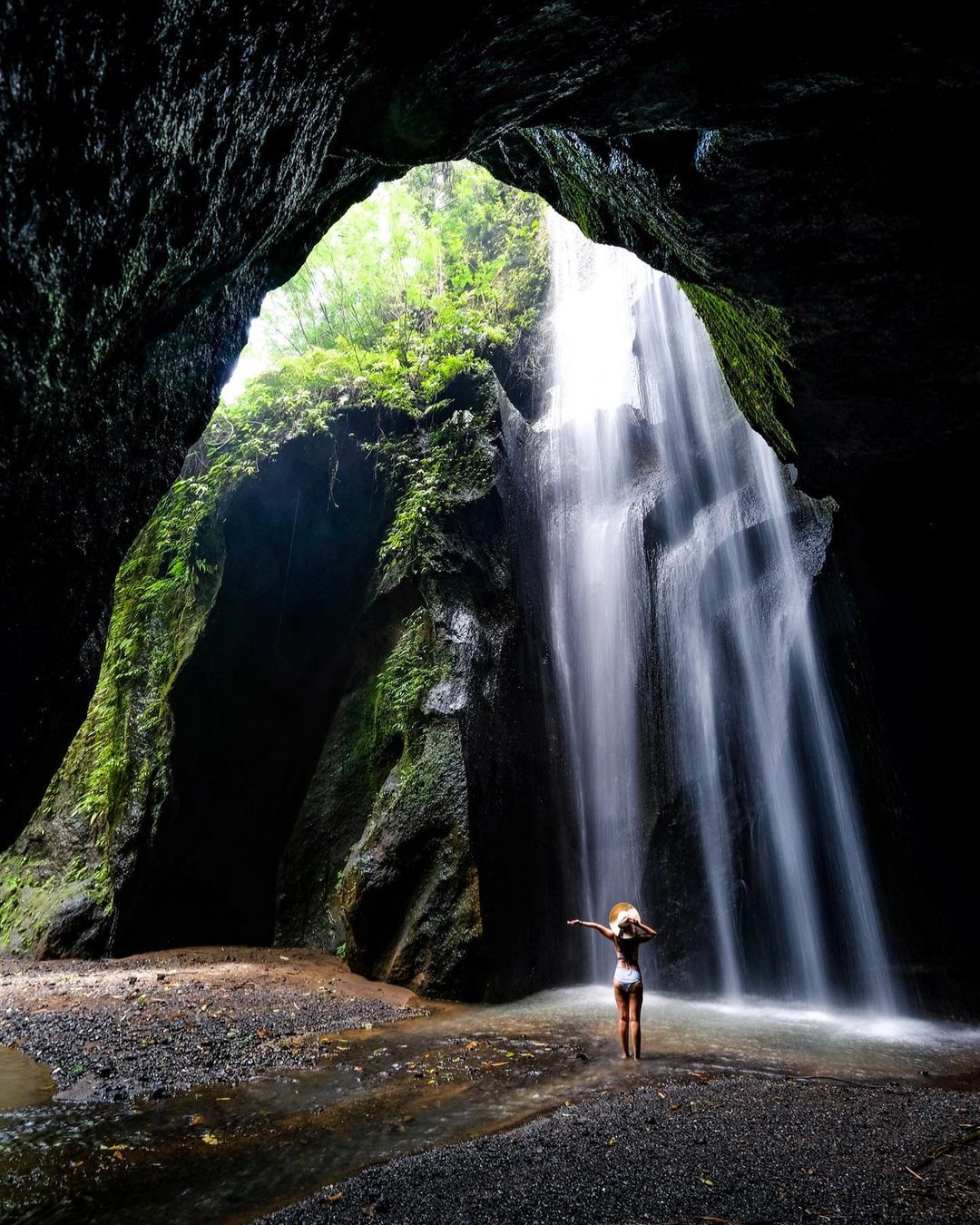 https://mdw-travel-data-us-east-1.s3.amazonaws.com/img/country/Indonesia/Cik-Raja-Waterfall/img_00.jpg