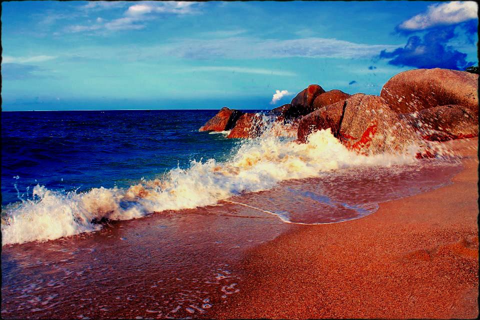 https://mdw-travel-data-us-east-1.s3.amazonaws.com/img/country/Indonesia/Cikeusik-Beach/img_03.jpg