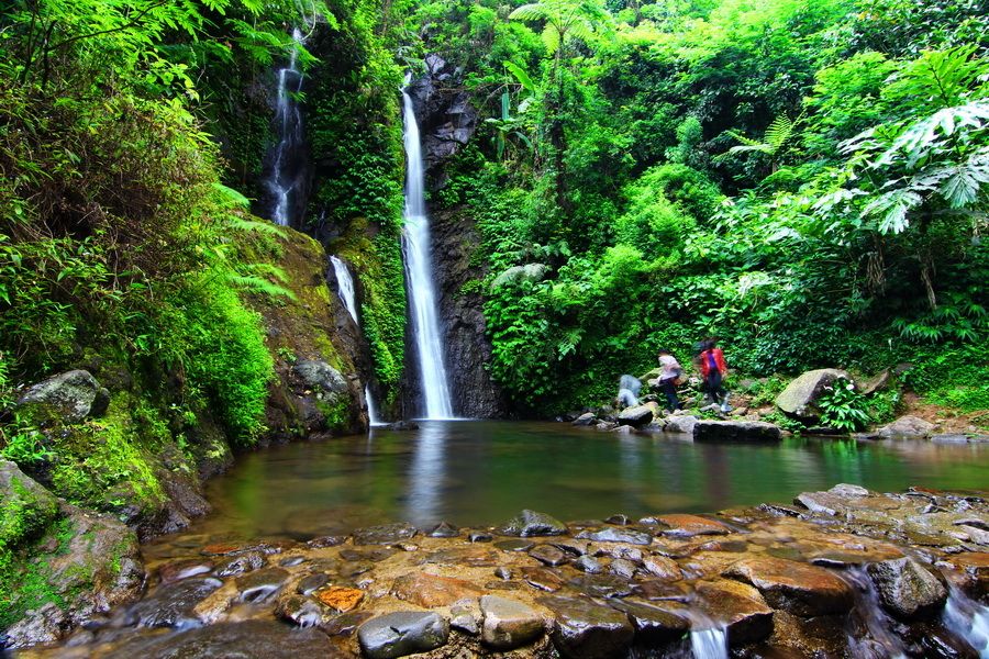 https://mdw-travel-data-us-east-1.s3.amazonaws.com/img/country/Indonesia/Cilember-Waterfall/img_01.jpg
