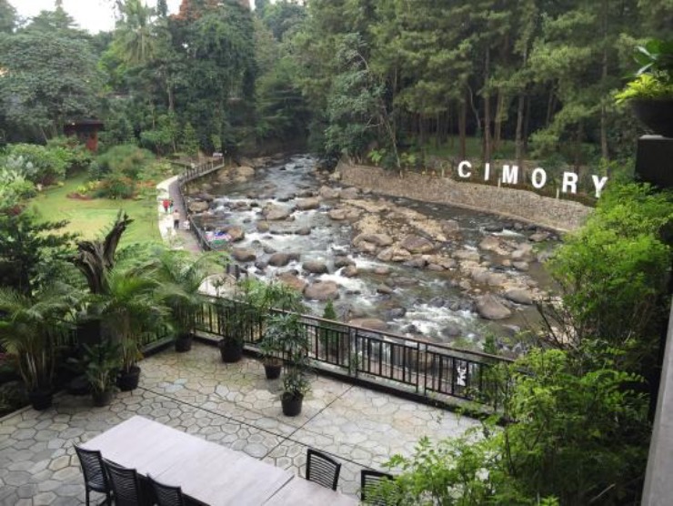 https://mdw-travel-data-us-east-1.s3.amazonaws.com/img/country/Indonesia/Cimory-Riverside/img_02.jpg
