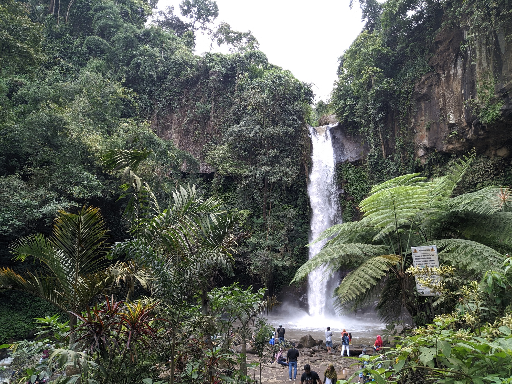 https://mdw-travel-data-us-east-1.s3.amazonaws.com/img/country/Indonesia/Coban-Jahe/img_00.jpg