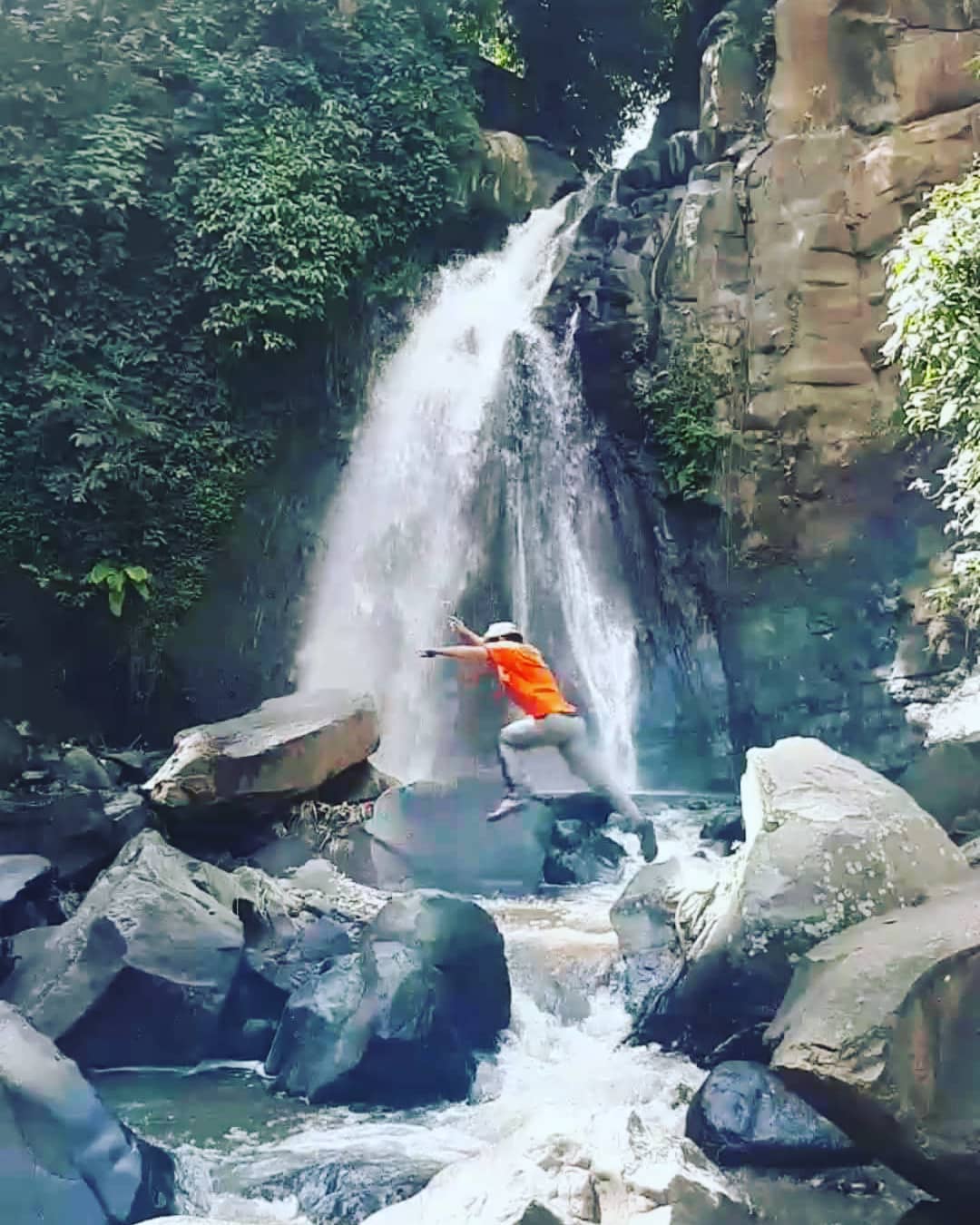 https://mdw-travel-data-us-east-1.s3.amazonaws.com/img/country/Indonesia/Coban-Kethak/img_01.jpg