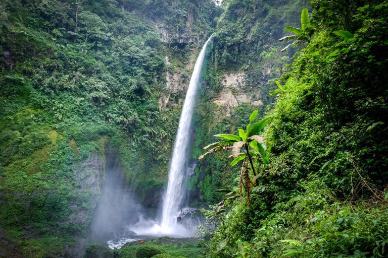 https://mdw-travel-data-us-east-1.s3.amazonaws.com/img/country/Indonesia/Coban-Pelangi-Waterfall/img_01.jpg