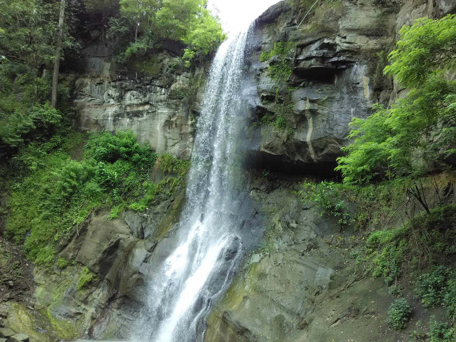 https://mdw-travel-data-us-east-1.s3.amazonaws.com/img/country/Indonesia/Curug-Gede/img_02.jpg