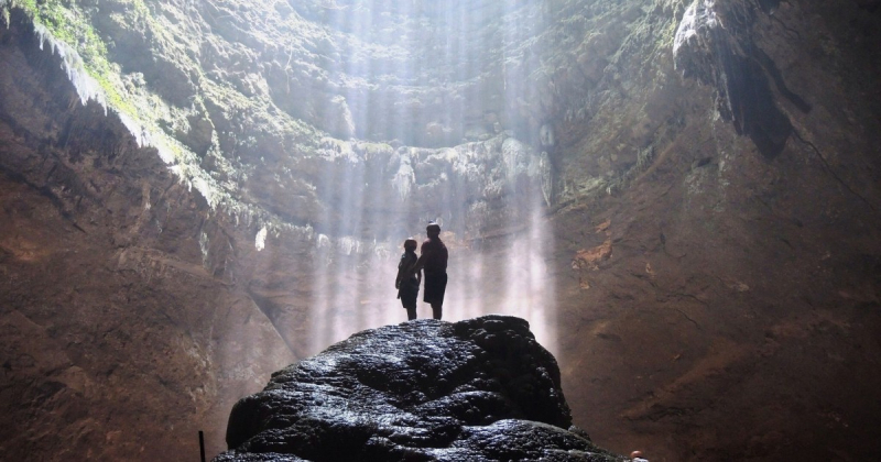 https://mdw-travel-data-us-east-1.s3.amazonaws.com/img/country/Indonesia/Dabosingkep-Cave/img_01.jpg