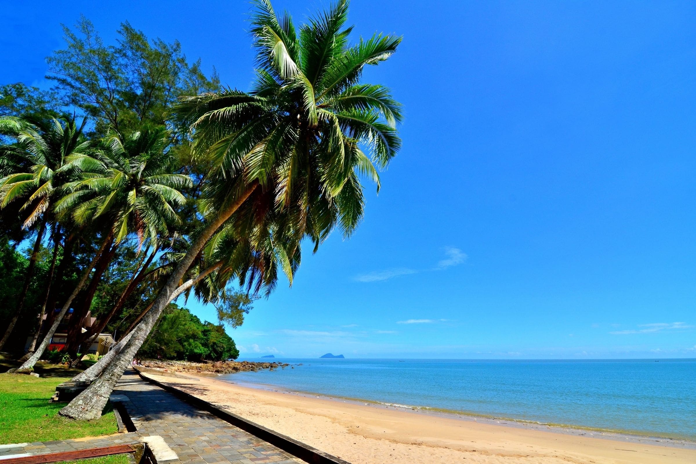 https://mdw-travel-data-us-east-1.s3.amazonaws.com/img/country/Indonesia/Damai-Beach/img_01.jpg