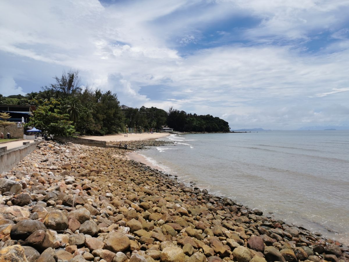 https://mdw-travel-data-us-east-1.s3.amazonaws.com/img/country/Indonesia/Damai-Beach/img_03.jpg