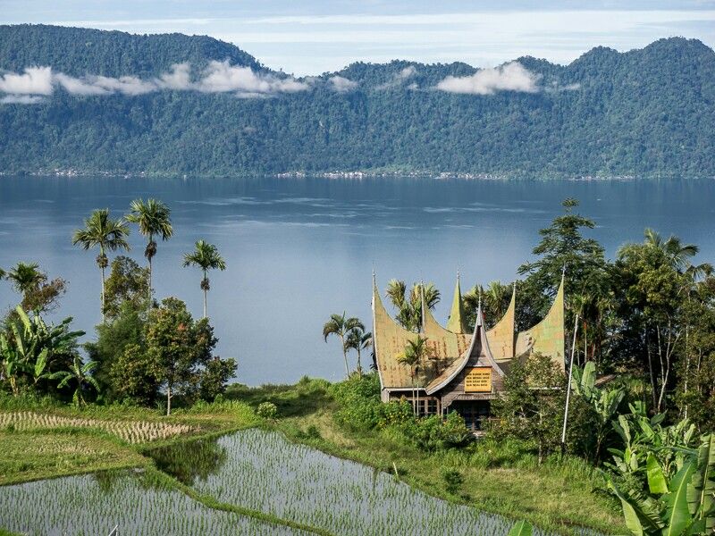 https://mdw-travel-data-us-east-1.s3.amazonaws.com/img/country/Indonesia/Danau-Maninjau/img_00.jpg