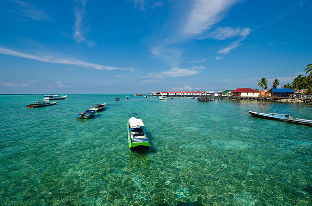 https://mdw-travel-data-us-east-1.s3.amazonaws.com/img/country/Indonesia/Derawan-Islands/img_02.jpg