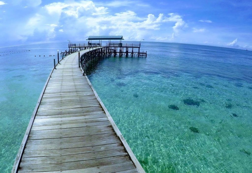 https://mdw-travel-data-us-east-1.s3.amazonaws.com/img/country/Indonesia/Derawan-Islands/img_03.jpg