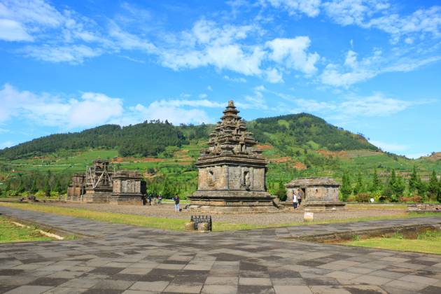 https://mdw-travel-data-us-east-1.s3.amazonaws.com/img/country/Indonesia/Dieng-Plateau/img_02.jpg