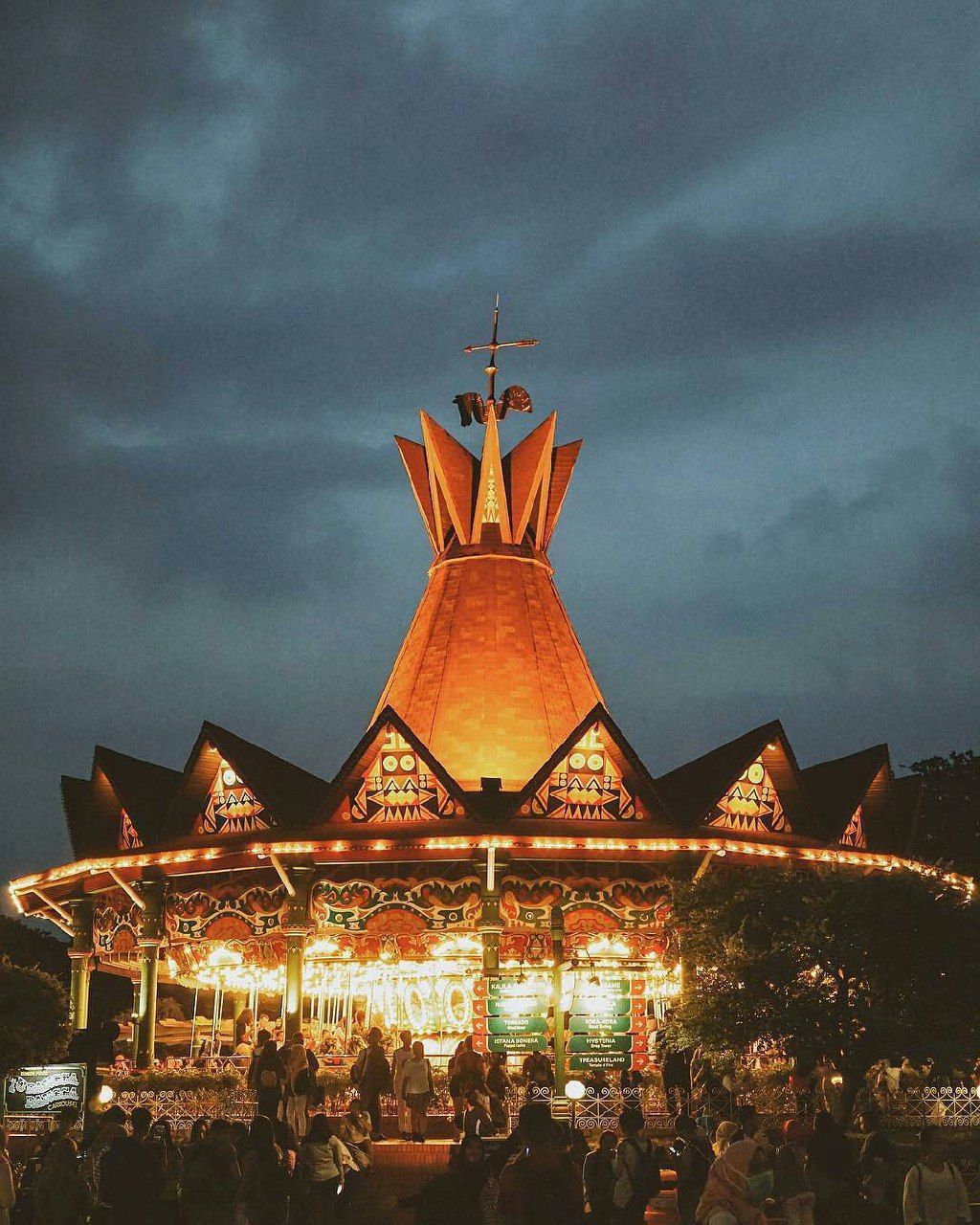 https://mdw-travel-data-us-east-1.s3.amazonaws.com/img/country/Indonesia/Dufan--Dunia-Fantasi-/img_02.jpg