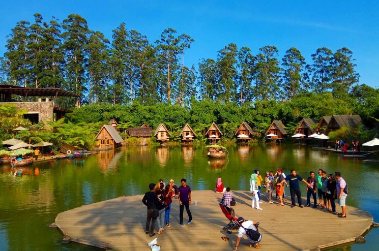https://mdw-travel-data-us-east-1.s3.amazonaws.com/img/country/Indonesia/Dusun-Bambu-Family-Leisure-Park/img_02.jpg