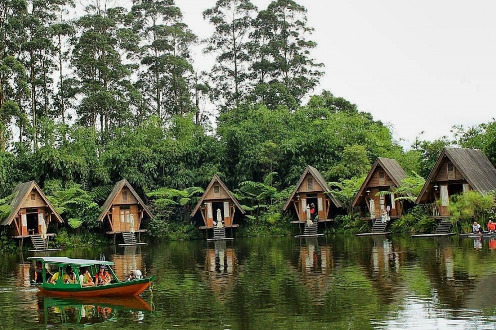 https://mdw-travel-data-us-east-1.s3.amazonaws.com/img/country/Indonesia/Dusun-Bambu-Leisure-Park/img_01.jpg
