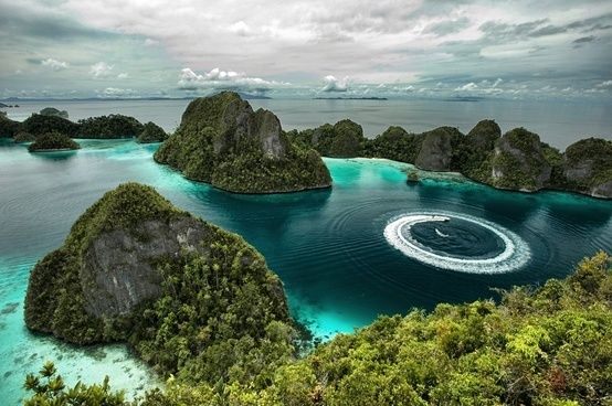 https://mdw-travel-data-us-east-1.s3.amazonaws.com/img/country/Indonesia/Fantasy-Island/img_03.jpg