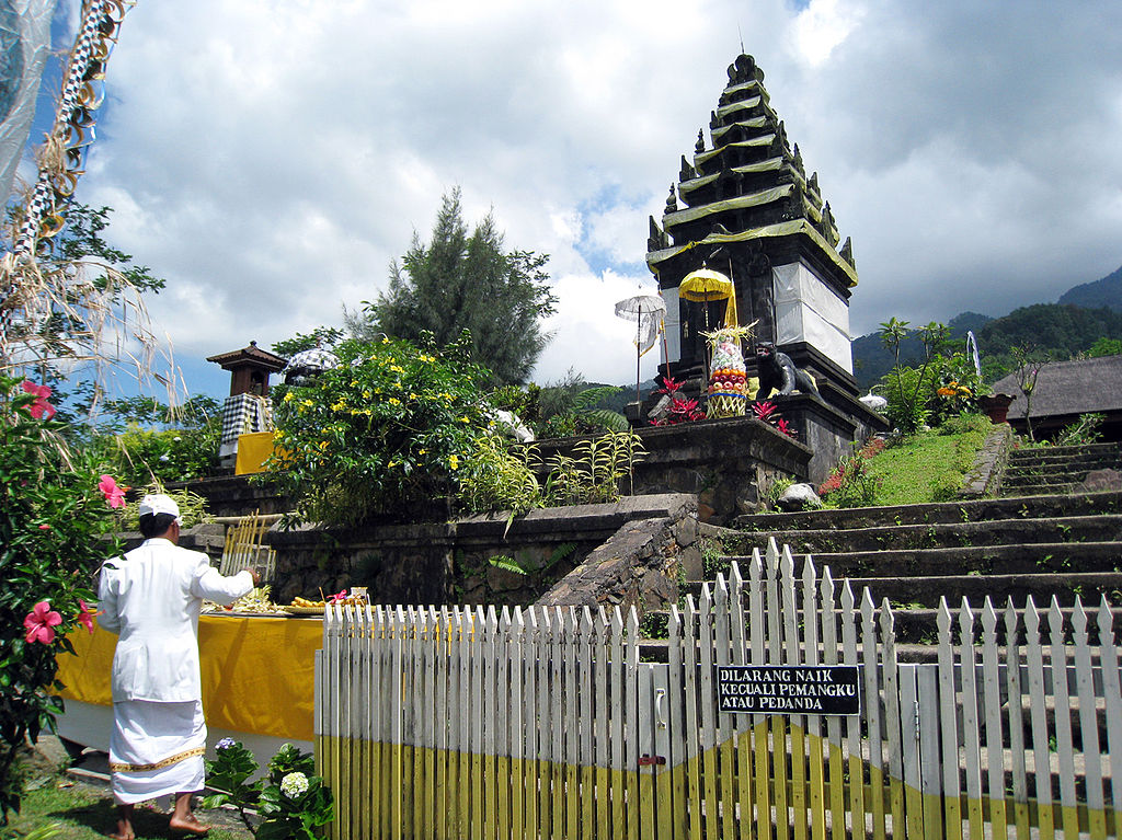 https://mdw-travel-data-us-east-1.s3.amazonaws.com/img/country/Indonesia/Farmhouse-Parahyangan/img_03.jpg