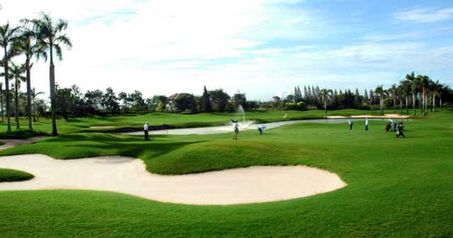 https://mdw-travel-data-us-east-1.s3.amazonaws.com/img/country/Indonesia/Gading-Raya-Padang-Golf-&-Club/img_02.jpg