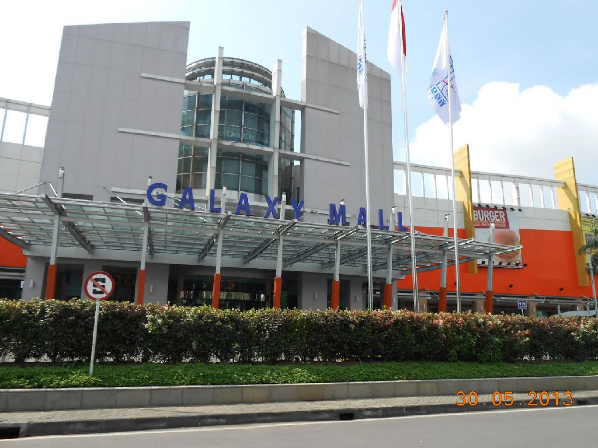 https://mdw-travel-data-us-east-1.s3.amazonaws.com/img/country/Indonesia/Galaxy-Mall/img_02.jpg