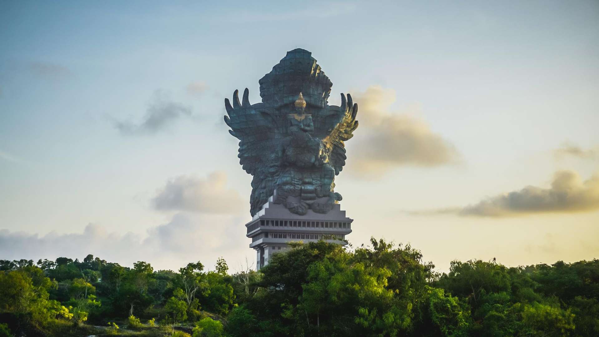 https://mdw-travel-data-us-east-1.s3.amazonaws.com/img/country/Indonesia/Garuda-Wisnu-Kencana-Cultural-Park/img_02.jpg