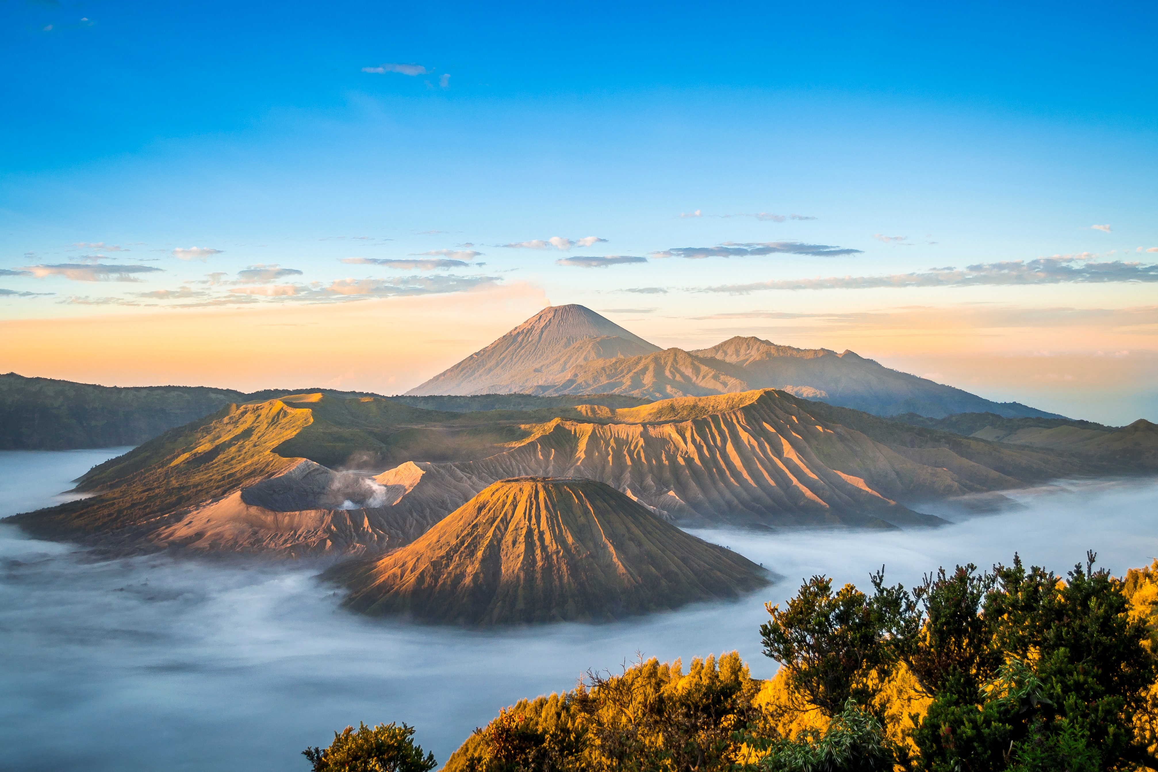 https://mdw-travel-data-us-east-1.s3.amazonaws.com/img/country/Indonesia/Geplak-Beach/img_02.jpg