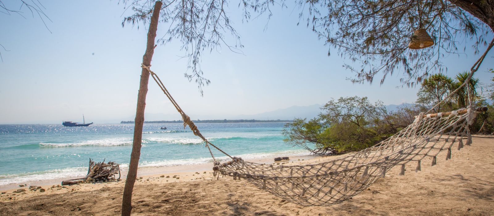 https://mdw-travel-data-us-east-1.s3.amazonaws.com/img/country/Indonesia/Gili-Meno/img_01.jpg