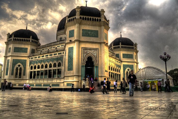 https://mdw-travel-data-us-east-1.s3.amazonaws.com/img/country/Indonesia/Grand-Mosque-of-Medan/img_02.jpg