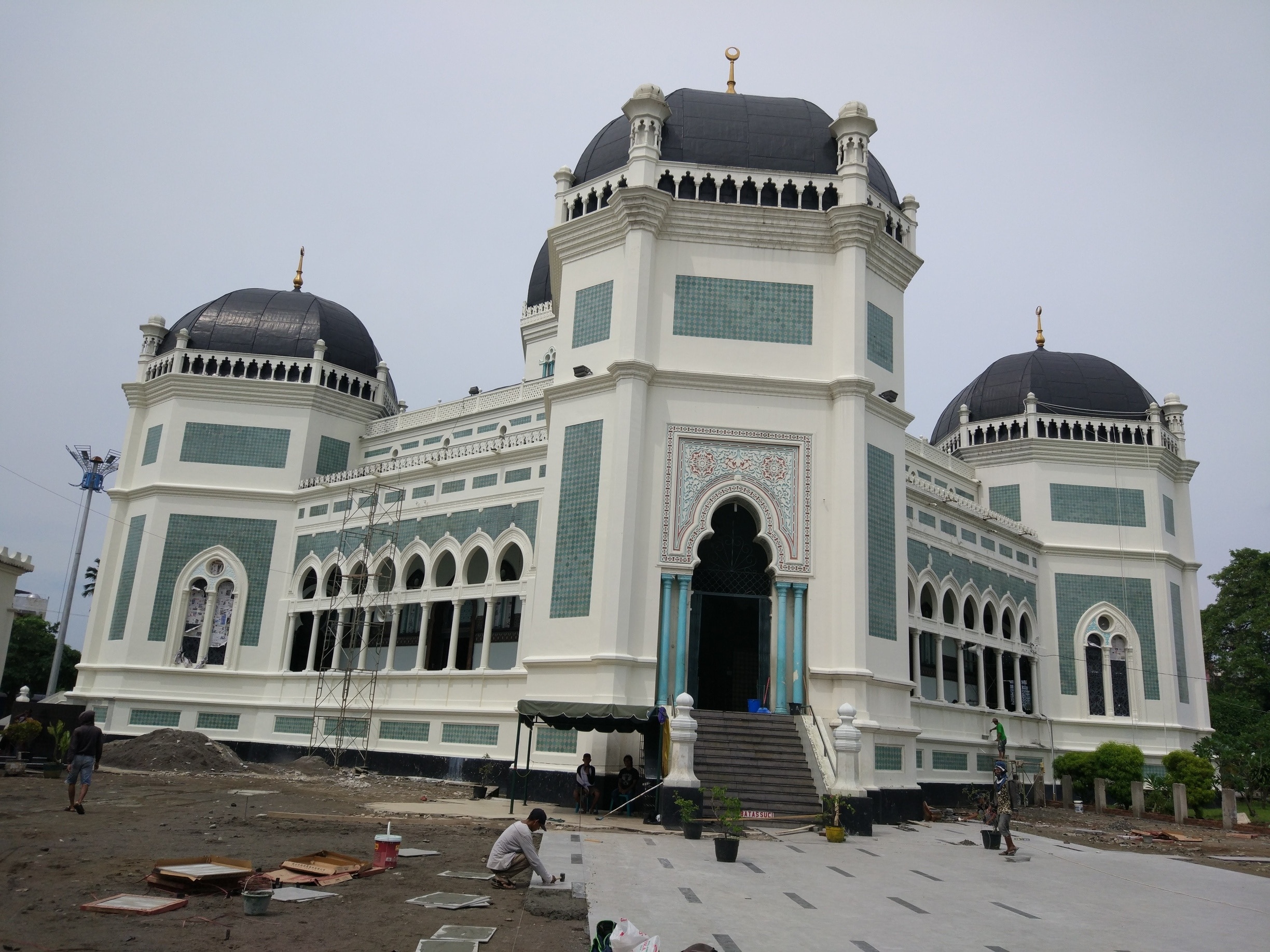 https://mdw-travel-data-us-east-1.s3.amazonaws.com/img/country/Indonesia/Great-Mosque-of-Medan/img_02.jpg