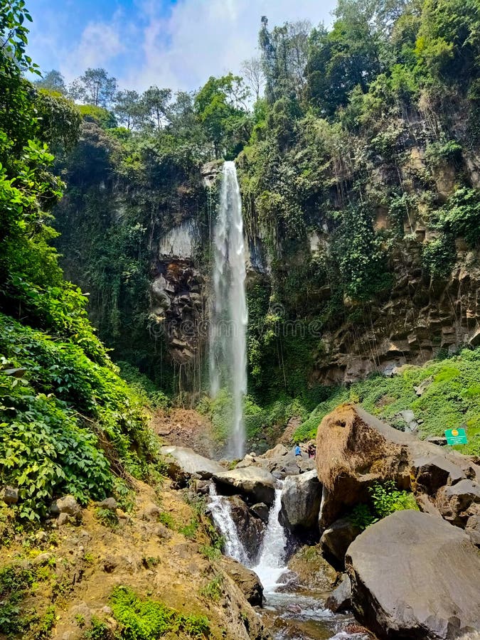 https://mdw-travel-data-us-east-1.s3.amazonaws.com/img/country/Indonesia/Grojogan-Sewu-Waterfall/img_02.jpg