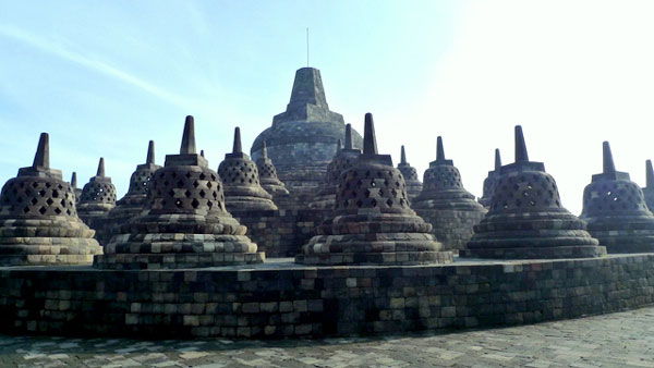 https://mdw-travel-data-us-east-1.s3.amazonaws.com/img/country/Indonesia/Gua-Srunggo/img_03.jpg