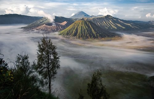 https://mdw-travel-data-us-east-1.s3.amazonaws.com/img/country/Indonesia/Gunung-Gede-Pangrango-National-Park/img_03.jpg