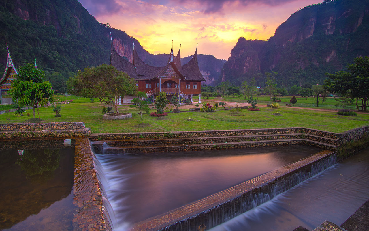 https://mdw-travel-data-us-east-1.s3.amazonaws.com/img/country/Indonesia/Harau-Valley/img_02.jpg